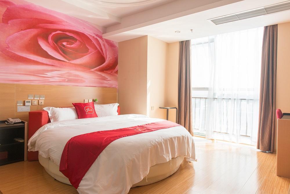 Thank Inn Plus Hotel Sichuan Neijiang Hongxing Red Star Macalline Exterior photo